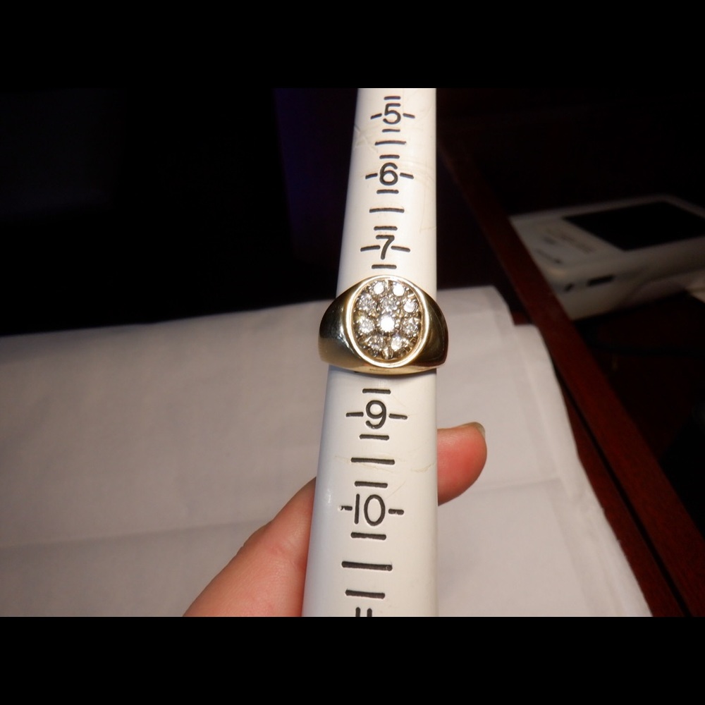 14k gold diamond ring .With .050 ct w diamond. - Picture 3 of 7